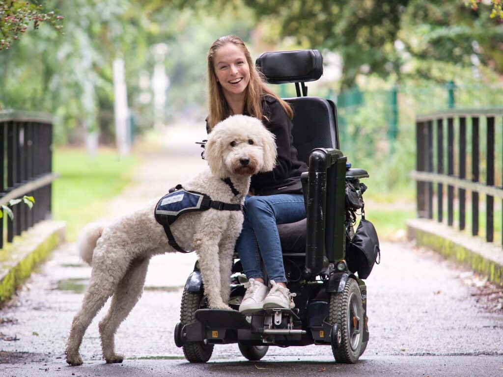 ADL hond bij rolstoel