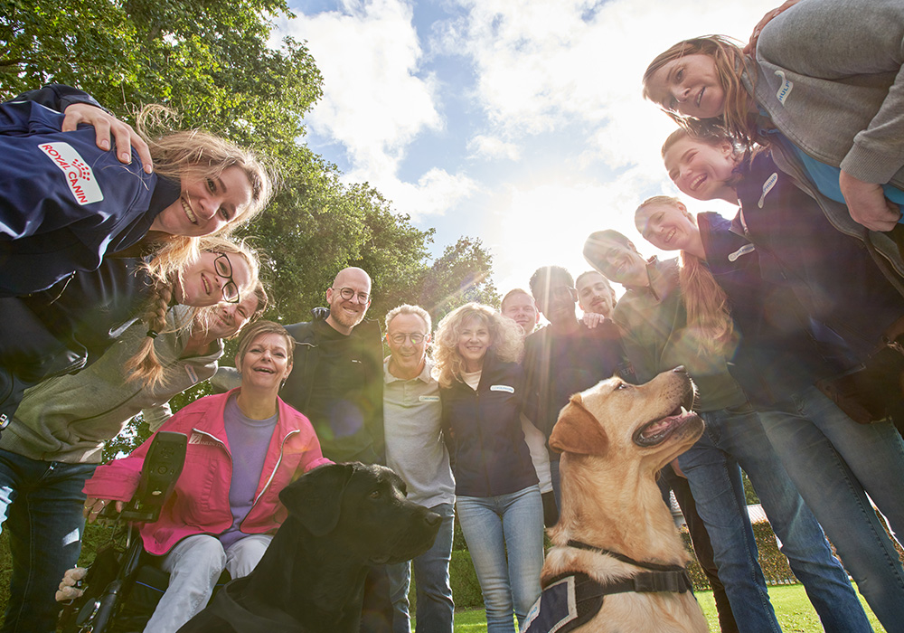 Hulphond Nederland groep mensen met hulphonden